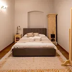 Kinsley Apartment 1