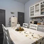 Kinsley Apartment 1